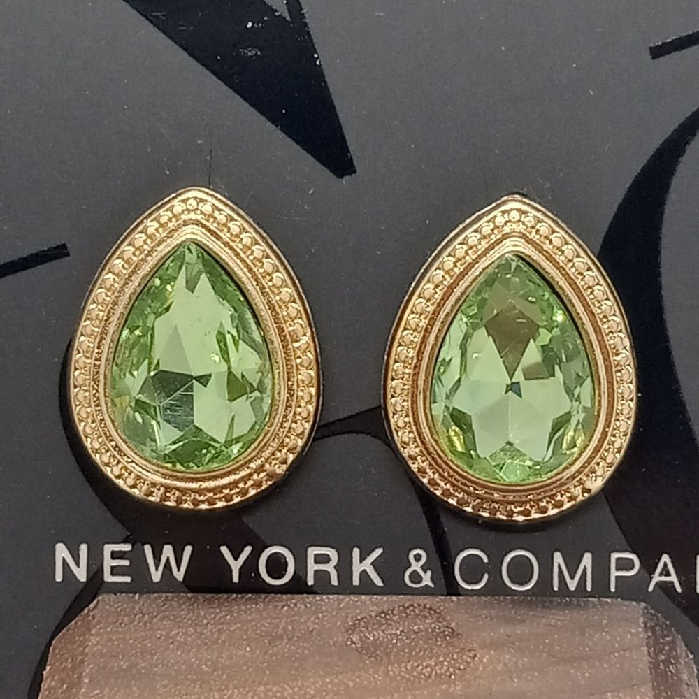 New York & Company Peridot Color Tear Drop Gold Tone Post‎ Earrings NEW - Picture 2 of 5